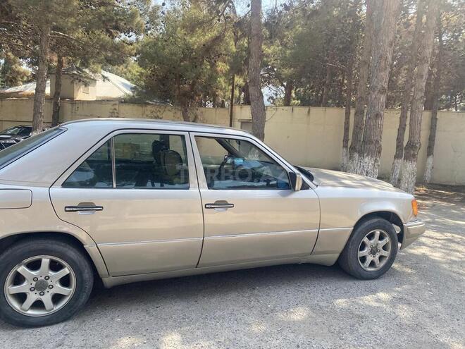 Mercedes E 250 1992, 300,000 km - 2.5 l - Bakı