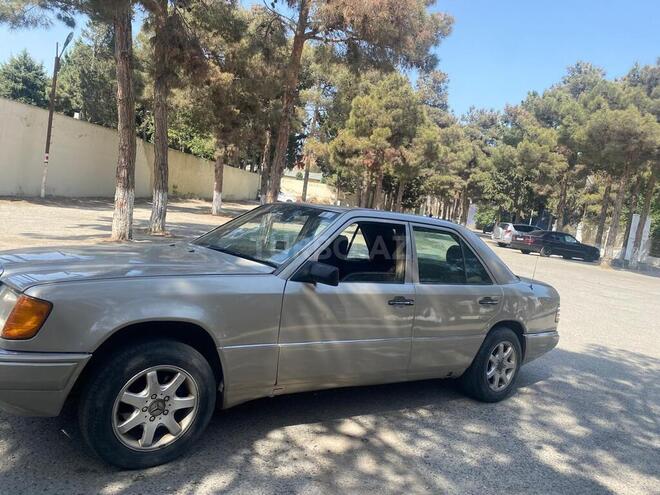 Mercedes E 250 1992, 300,000 km - 2.5 l - Bakı