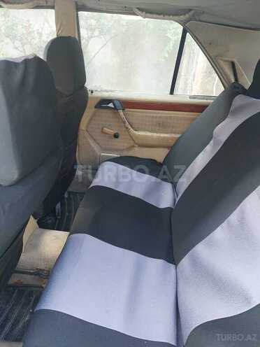 Mercedes E 250 1992, 300,000 km - 2.5 l - Bakı