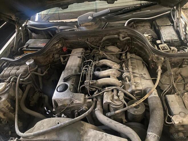Mercedes E 250 1992, 300,000 km - 2.5 l - Bakı