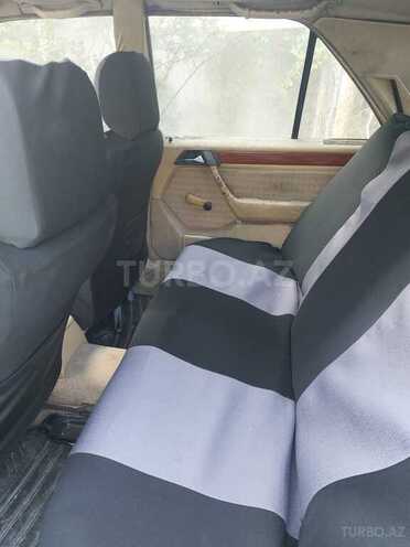 Mercedes E 250 1992, 300,000 km - 2.5 l - Bakı