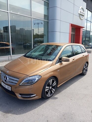 Mercedes B 180 2012, 92,000 km - 1.6 l - Bakı