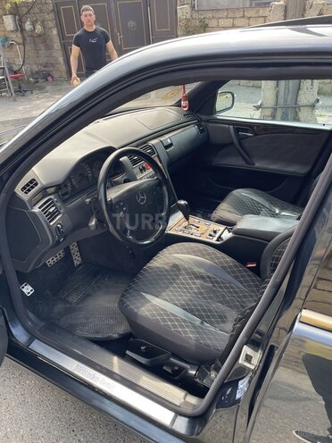 Mercedes E 270 2001, 634 km - 2.7 l - Bakı