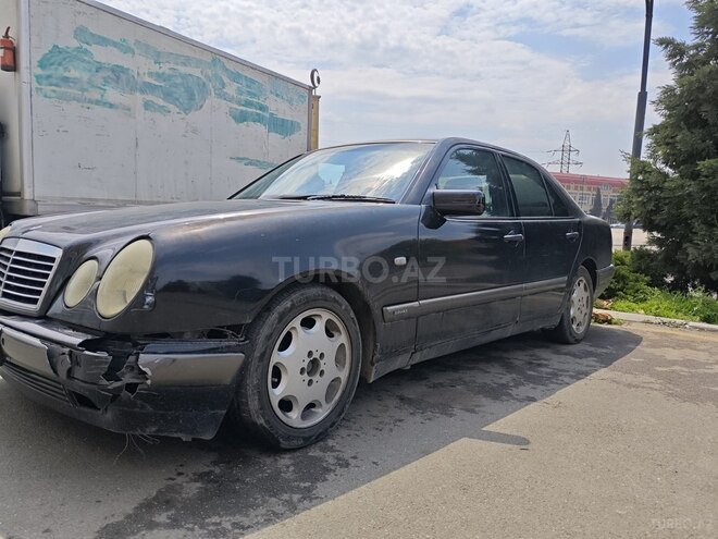 Mercedes E 200 1999, 300,000 km - 2.0 l - Gəncə
