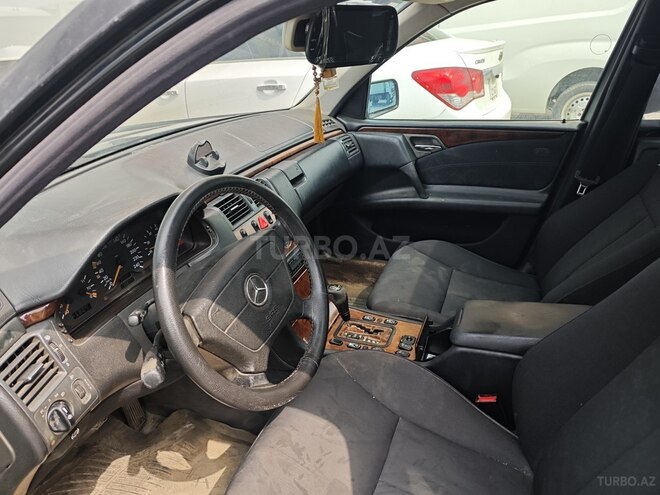 Mercedes E 200 1999, 300,000 km - 2.0 l - Gəncə