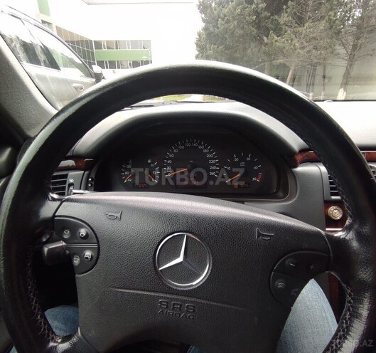 Mercedes E 270 2001, 391,000 km - 2.7 l - Bakı