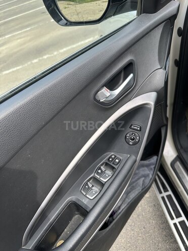 Hyundai Santa Fe-8