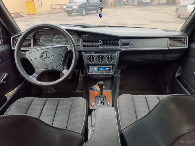 Mercedes 190 1992, 258,000 km - 1.8 л - Salyan