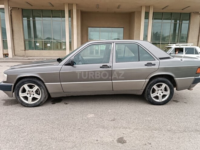 Mercedes 190 1992, 258,000 km - 1.8 л - Salyan