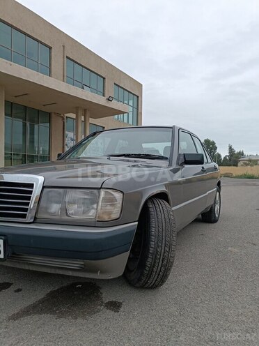 Mercedes 190 1992, 258,000 km - 1.8 л - Salyan