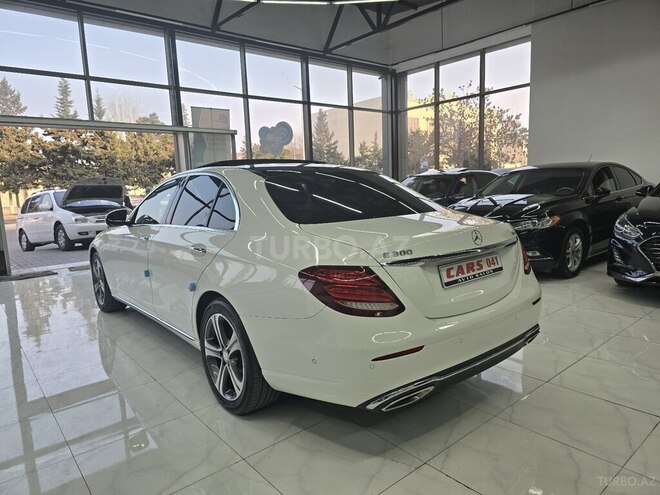 Mercedes E 300 4MATIC 2016, 180,000 km - 2.0 л - Sumqayıt