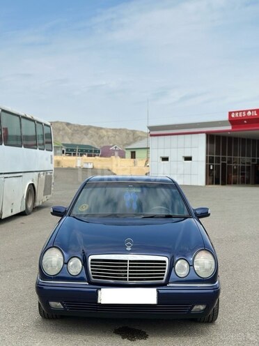 Mercedes E 240 1998, 327,580 km - 2.4 l - Mingəçevir