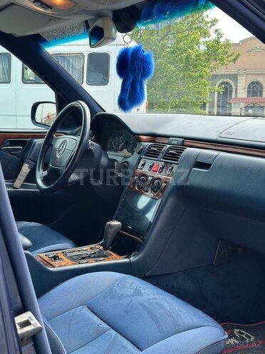 Mercedes E 240 1998, 327,580 km - 2.4 l - Mingəçevir