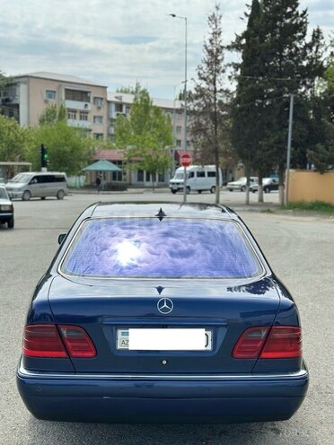 Mercedes E 240 1998, 327,580 km - 2.4 l - Mingəçevir