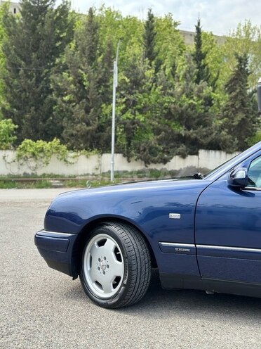 Mercedes E 240 1998, 327,580 km - 2.4 l - Mingəçevir