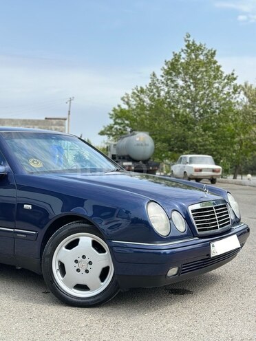 Mercedes E 240 1998, 327,580 km - 2.4 l - Mingəçevir