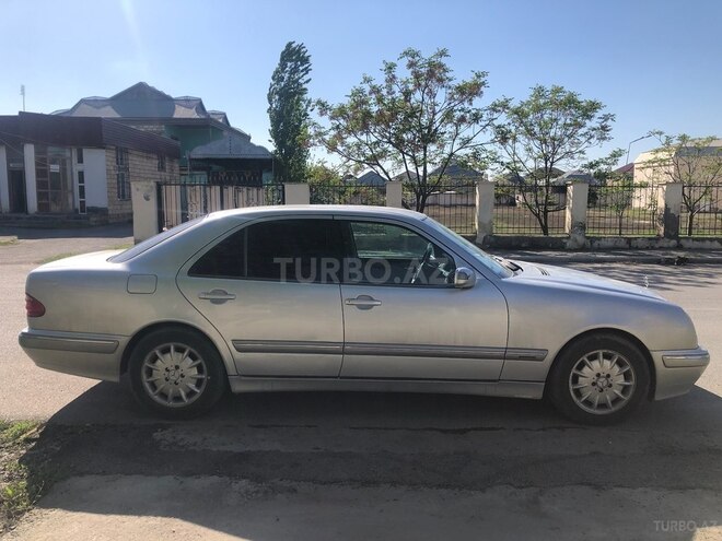 Mercedes E 240 1999, 360,000 km - 2.4 l - Yevlax