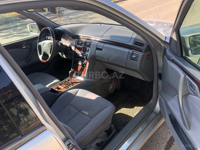 Mercedes E 240 1999, 360,000 km - 2.4 l - Yevlax