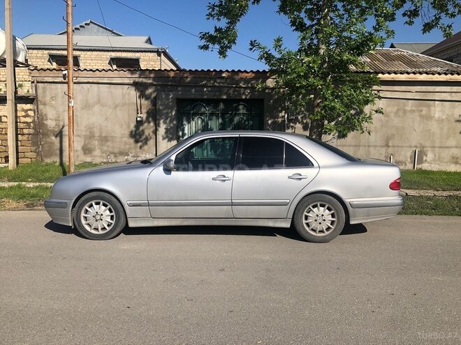 Mercedes E 240 1999, 360,000 km - 2.4 l - Yevlax