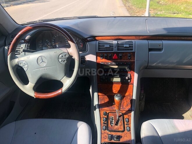 Mercedes E 240 1999, 360,000 km - 2.4 l - Yevlax