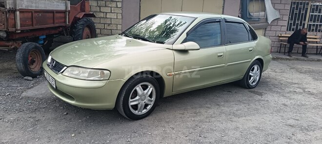 Opel Vectra 1996, 256,435 km - 2.0 l - Zaqatala