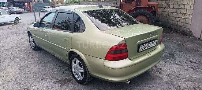 Opel Vectra 1996, 256,435 km - 2.0 l - Zaqatala