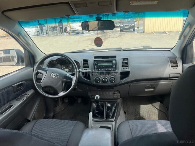 Toyota Hilux 2011, 274,000 km - 2.7 л - Bakı