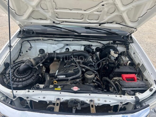 Toyota Hilux 2011, 274,000 km - 2.7 л - Bakı