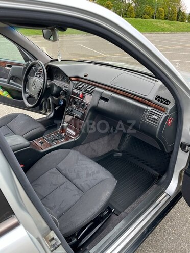 Mercedes E 230 1997, 334,000 km - 2.3 l - Qəbələ