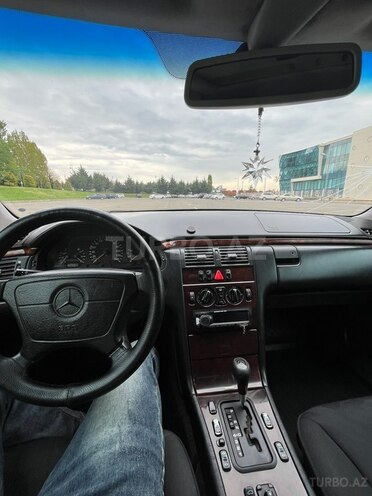 Mercedes E 230 1997, 334,000 km - 2.3 l - Qəbələ