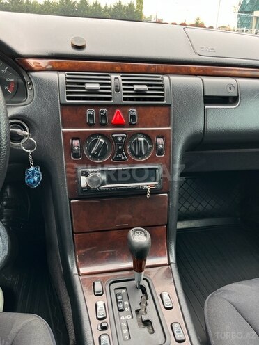 Mercedes E 230 1997, 334,000 km - 2.3 l - Qəbələ