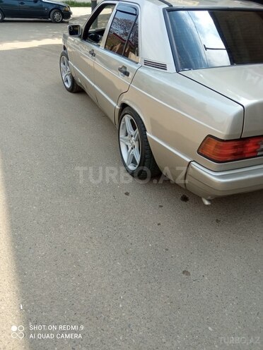 Mercedes 190 1990, 324,567 km - 1.8 l - Qazax