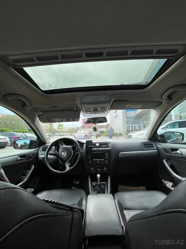 Volkswagen Jetta-4