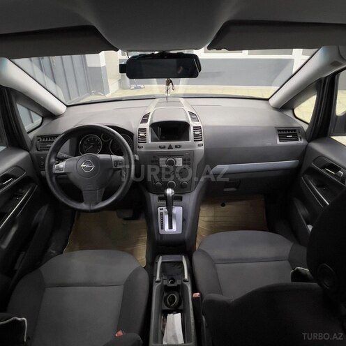 Opel Zafira-10