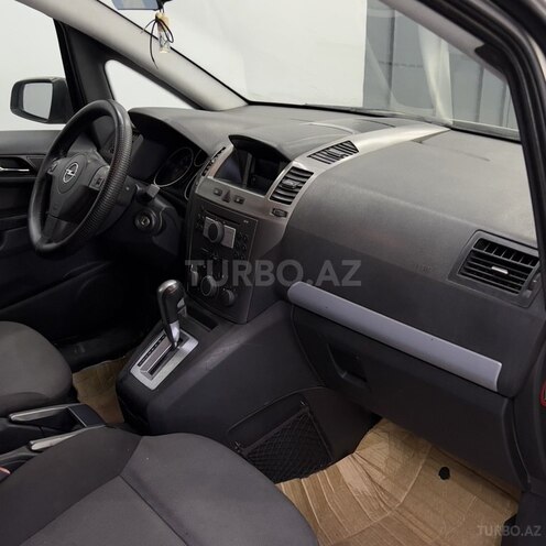 Opel Zafira-9