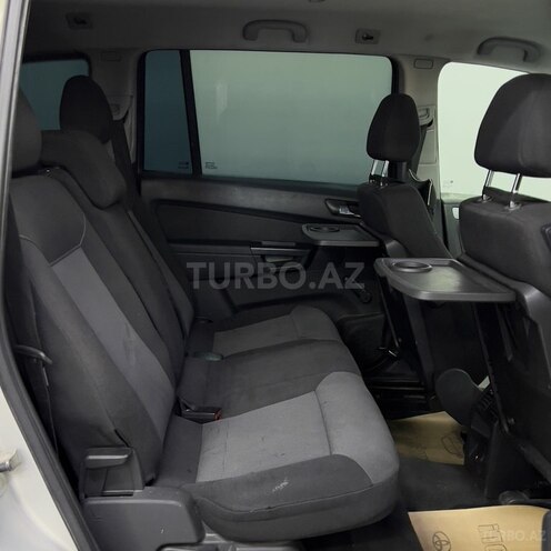 Opel Zafira-11