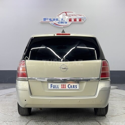 Opel Zafira-4