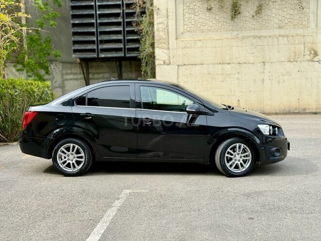 Chevrolet Aveo-5