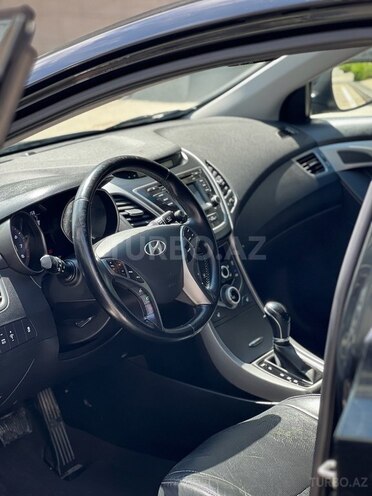 Hyundai Elantra-6