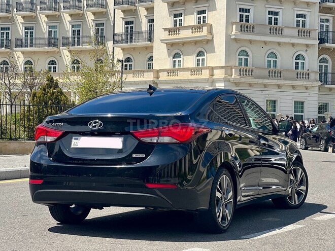 Hyundai Elantra-4