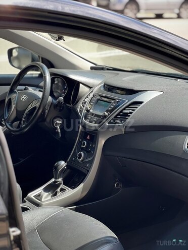 Hyundai Elantra-8