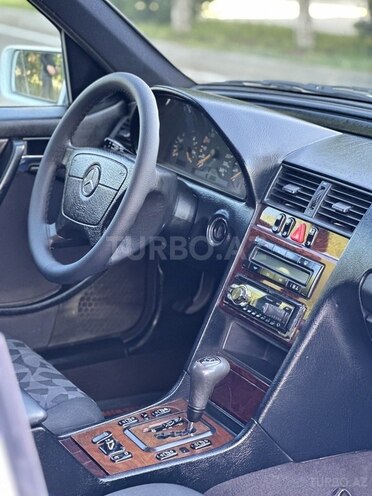 Mercedes C 200 1999, 356,310 km - 2.0 л - Saatlı