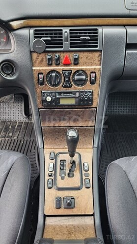 Mercedes E 220 d 1999, 634,400 km - 2.2 l - Bakı