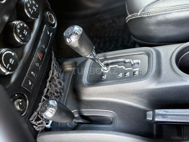 Jeep Wrangler-12