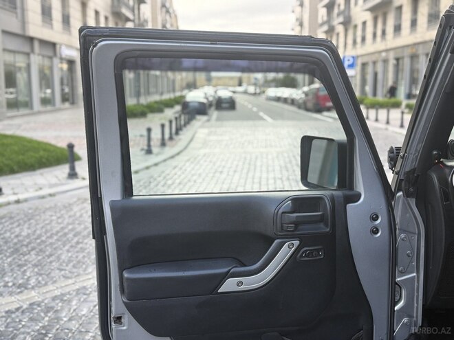 Jeep Wrangler-11