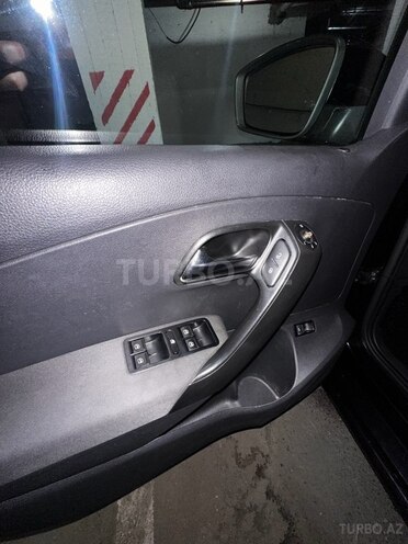 Volkswagen Polo 2015, 94,000 km - 1.6 l - Bakı