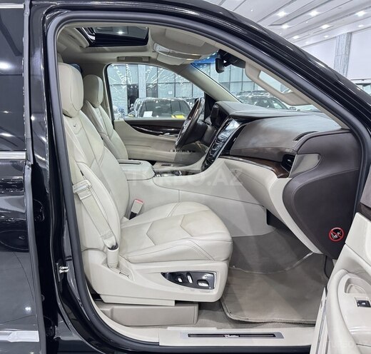 Cadillac Escalade-12