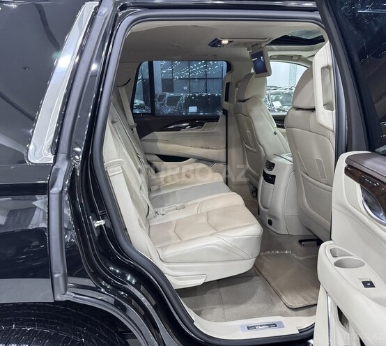 Cadillac Escalade-13