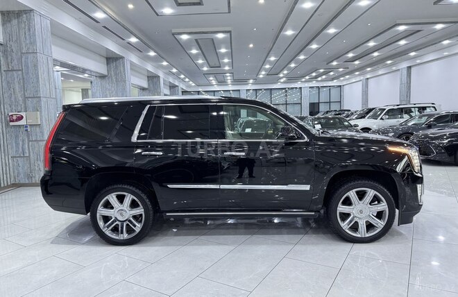 Cadillac Escalade-4