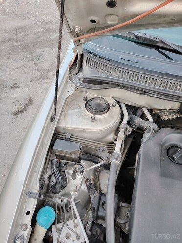 Toyota Corolla 2006, 260,000 km - 1.4 l - Bərdə